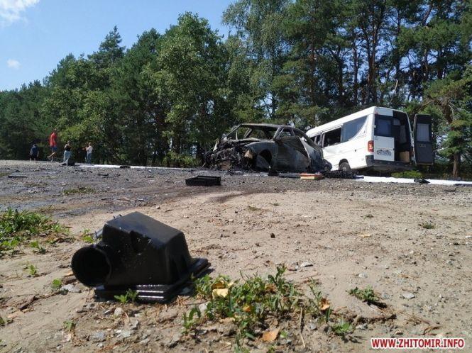 Постраждало 24 людини: автобус "Київ-Хмельницький" потрапив у жахливу ДТП (ОНОВЛЕНО), фото №6 на сайті vsim.ua