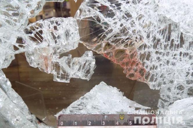 Грабував з перекуром: серед ночі у Тернополі чоловік "обчистив" магазин мобілок, фото №2 на сайті 20minut.ua