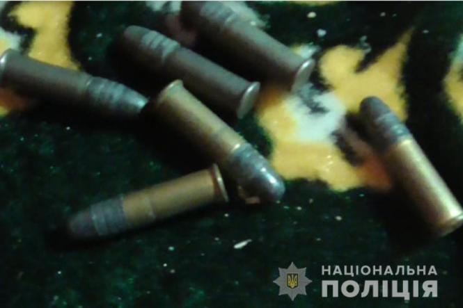 Поліція виявила саморобну теплицю з коноплями на Хмельниччині, фото №3 на сайті vsim.ua