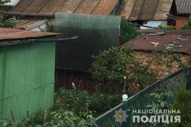 У Хмельницькому чоловік біля свого дому вирощував коноплю, фото №2 на сайті vsim.ua