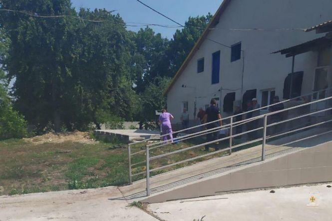 Новини Тернополя - фото з На Тернопільщині у вигрібну яму на фермі потрапили три людини На Тернопільщині у вигрібну яму на фермі потрапили три людини, фото №2 на сайті 20minut.ua