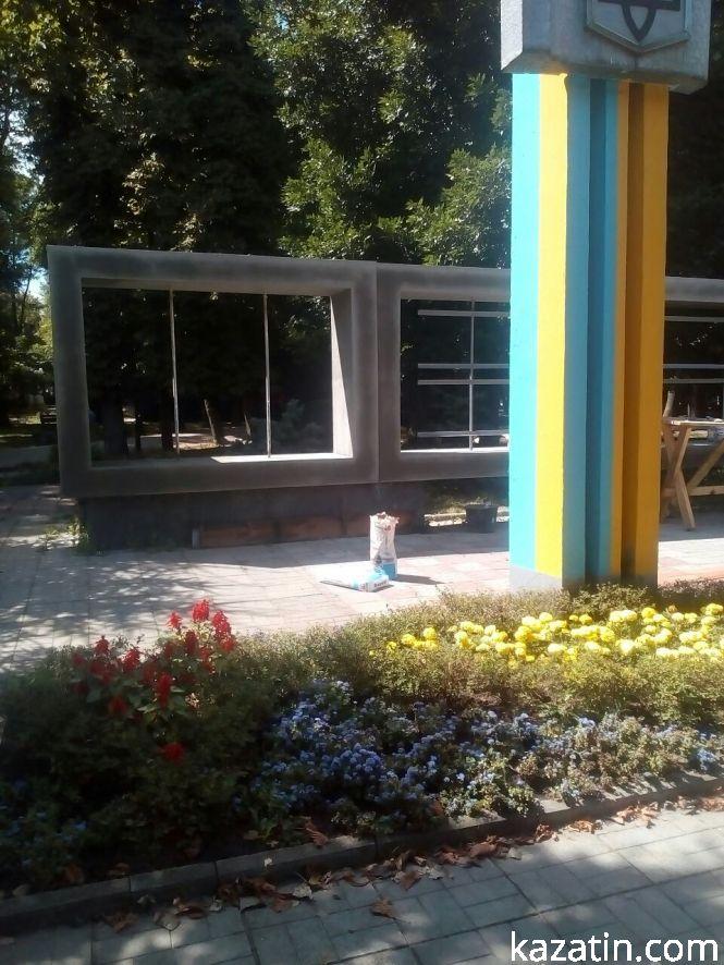 Фото дня:  дошка пошани — реконструкція чи демонтаж?, фото №1 на сайті 20minut.ua