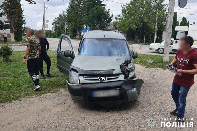 У потрійній ДТП на Хмельниччині постраждало подружжя пенсіонерів, фото №1 на сайті vsim.ua