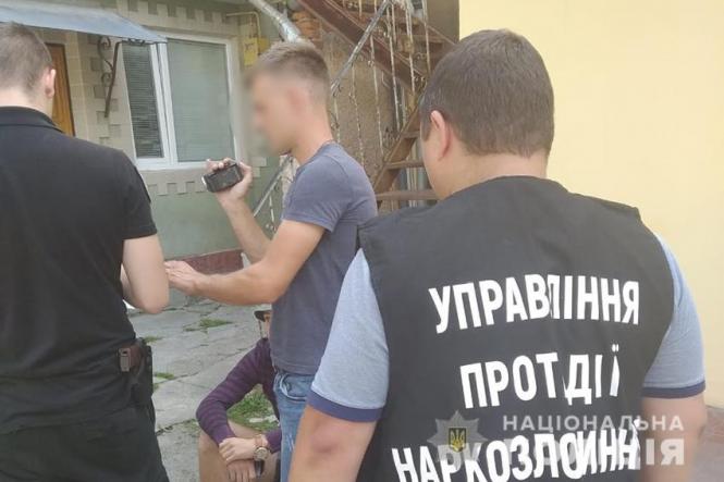 Новини Кам'янця-Подільського - фото з У Кам'янці хлопець через пошту намагався забрати наркотики У Кам'янці хлопець через пошту намагався забрати наркотики, фото №1 на сайті 20minut.ua