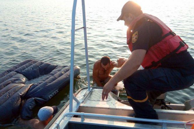 Новини Хмельницького - фото з На Дністрі ледь не втопилося четверо відпочивальників (ФОТО) На Дністрі ледь не втопилося четверо відпочивальників (ФОТО), фото №2 на сайті vsim.ua