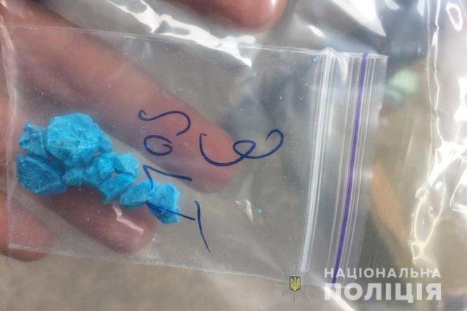 25-річний хмельничанин придбав наркотики через інтернет. Його затримали на пошті, фото №1 на сайті vsim.ua