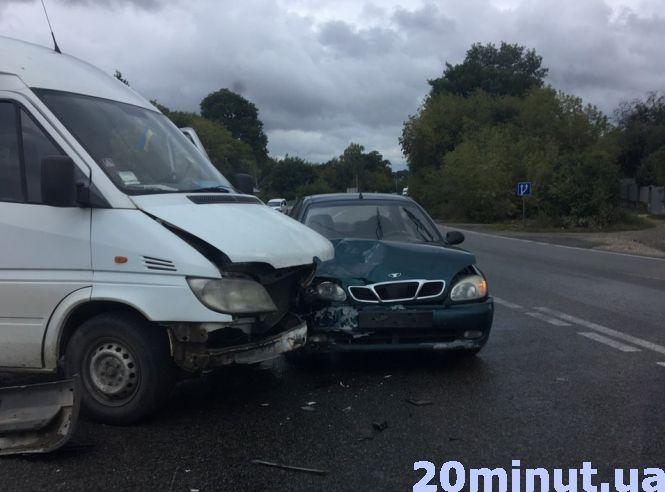 У Смиківцях ДТП з потерпілими. Ускладнений рух, фото №1 на сайті 20minut.ua