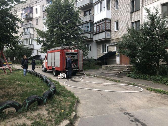 Новини Житомира - фото з Житомир: поки господарів не було вдома, на балконі виникла пожежа Житомир: поки господарів не було вдома, на балконі виникла пожежа, фото №1 на сайті 20minut.ua