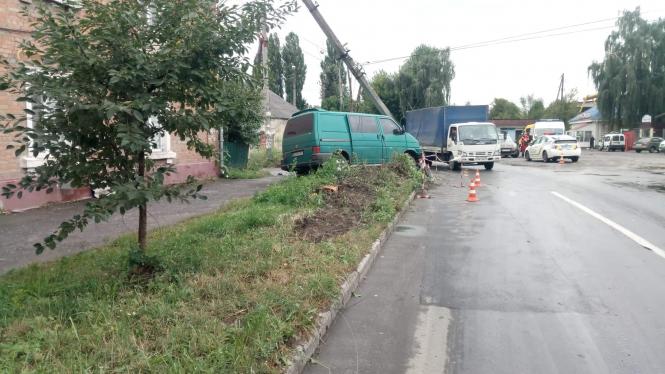 Новини Хмельницького - фото з На Курчатова водій заснув за кермом та в’їхав у стовп (ФОТО) На Курчатова водій заснув за кермом та в’їхав у стовп (ФОТО), фото №2 на сайті vsim.ua