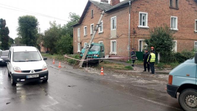 Новини Хмельницького - фото з На Курчатова водій заснув за кермом та в’їхав у стовп (ФОТО) На Курчатова водій заснув за кермом та в’їхав у стовп (ФОТО), фото №3 на сайті vsim.ua