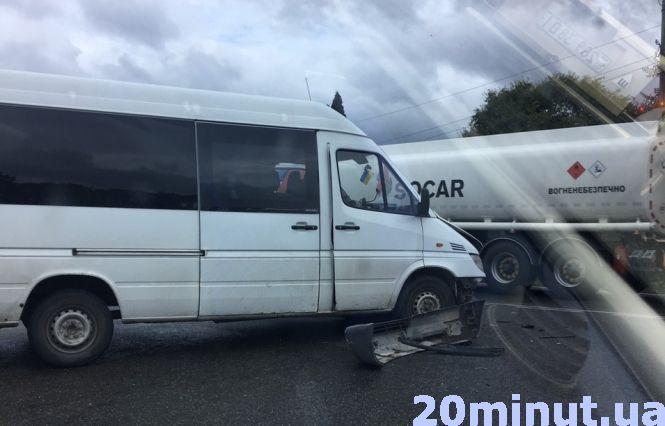 У Смиківцях ДТП з потерпілими. Ускладнений рух, фото №2 на сайті 20minut.ua