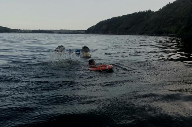 Новини Кам'янця-Подільського - фото з На Смотричі перевернувся катамаран з молоддю На Смотричі перевернувся катамаран з молоддю, фото №1 на сайті 20minut.ua