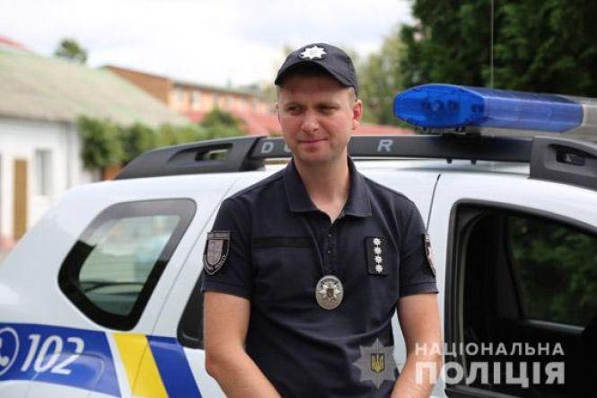 Новини Вінниці - фото з Пожежа у Якушинцях: поліцейські винесли із палаючого будинку п'яного чоловіка Пожежа у Якушинцях: поліцейські винесли із палаючого будинку п'яного чоловіка, фото №4 на сайті 20minut.ua