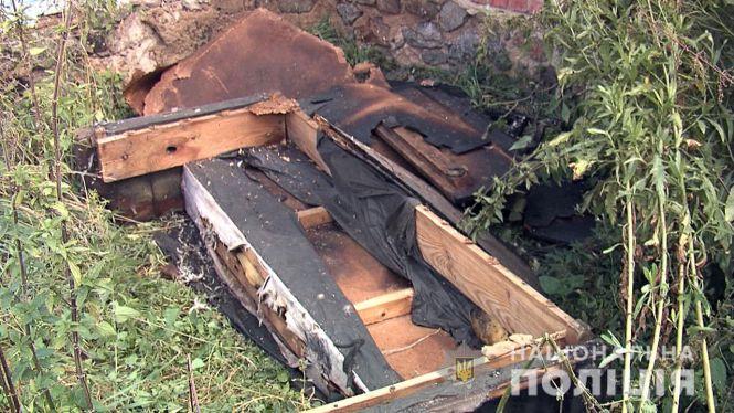 Новини Вінниці - фото з Пожежа у Якушинцях: поліцейські винесли із палаючого будинку п'яного чоловіка Пожежа у Якушинцях: поліцейські винесли із палаючого будинку п'яного чоловіка, фото №1 на сайті 20minut.ua