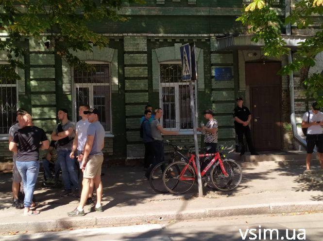 Скандальний блогер, який побив атовця у Хмельницькому, вже в суді. Що там відбувалося, фото №3 на сайті vsim.ua