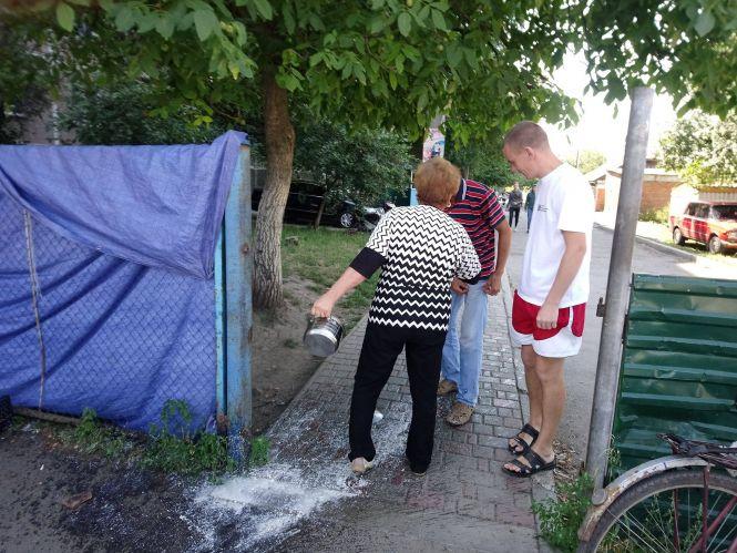 Новини Козятина - фото з Конфлікт на ринку «Хлібодар»: козятинчанка купила несвіже молоко Конфлікт на ринку «Хлібодар»: козятинчанка купила несвіже молоко, фото №1 на сайті 20minut.ua