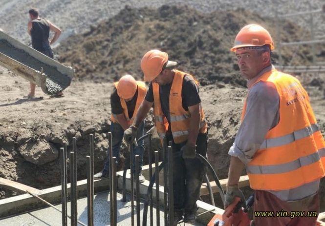 Новини Вінниці - фото з На виїзді з Вінниці в напрямку Немирова змінили схему руху. Там оновлюють дорогу На виїзді з Вінниці в напрямку Немирова змінили схему руху. Там оновлюють дорогу, фото №5 на сайті 20minut.ua