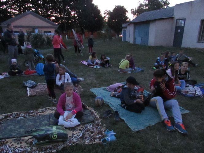 Прохолодна погода та картопля не дружать з кіном на траві, фото №5 на сайті 20minut.ua