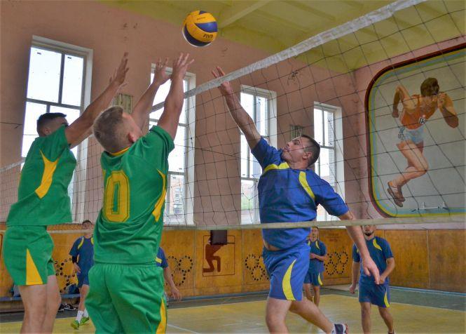 Новини Козятина - фото з У Козятині змагались волейболісти. Хто переміг? У Козятині змагались волейболісти. Хто переміг?, фото №3 на сайті 20minut.ua