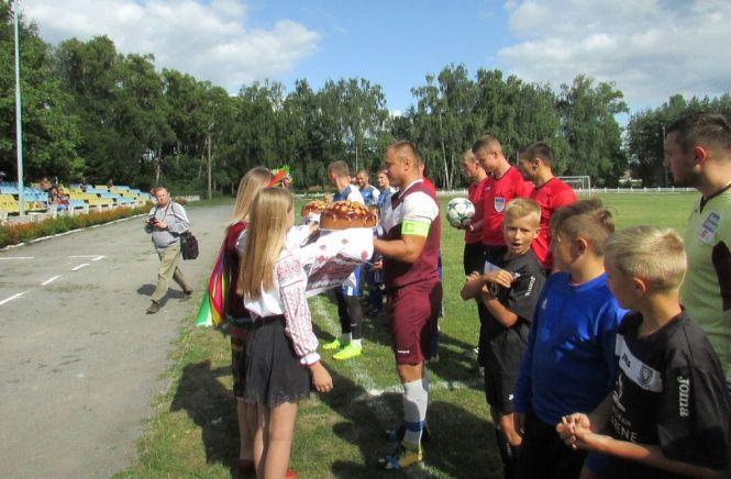 Новини Козятина - фото з Футболісти козятинського «Моноліта» — володарі суперкубка Футболісти козятинського «Моноліта» — володарі суперкубка, фото №5 на сайті 20minut.ua