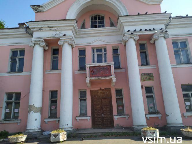 Новини Хмельницького - фото з Рожева будівля з колонами на Шевченка: що там було і чому вона пустує Рожева будівля з колонами на Шевченка: що там було і чому вона пустує, фото №4 на сайті vsim.ua