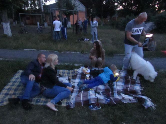 Прохолодна погода та картопля не дружать з кіном на траві, фото №6 на сайті 20minut.ua