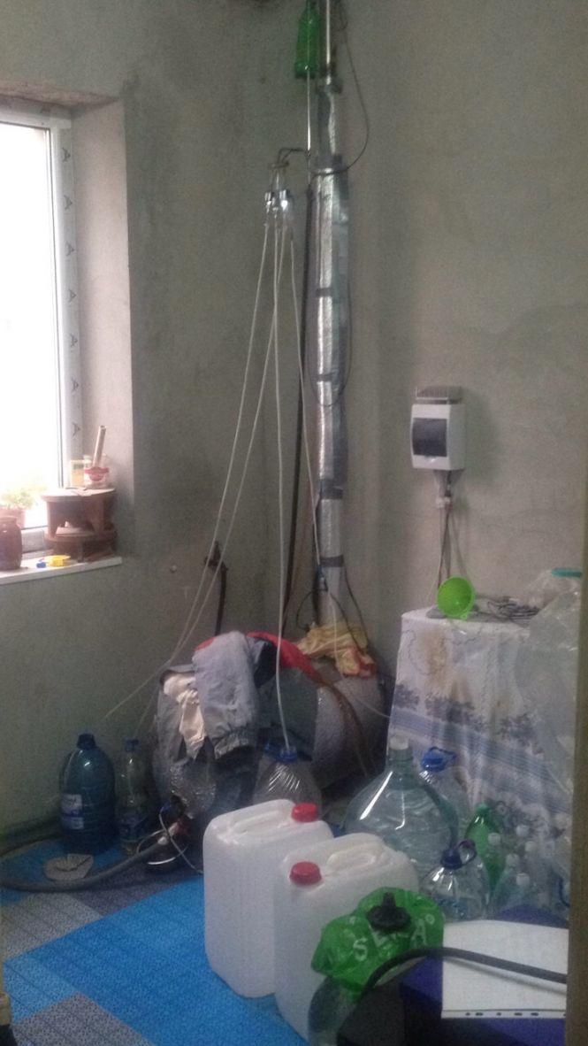 На Тернопільщині викрили два підпільних цехи, де виготовили алкоголю на два мільйони, фото №1 на сайті 20minut.ua