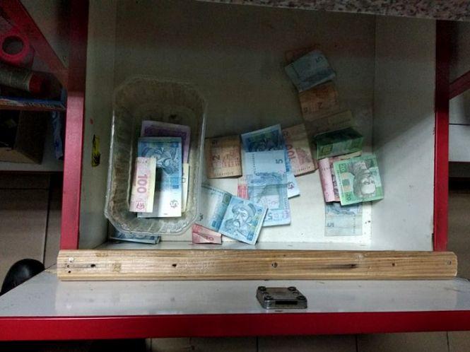 Новини Хмельницького - фото з 26-річний львів'янин пограбував магазин на Хмельниччині 26-річний львів'янин пограбував магазин на Хмельниччині, фото №2 на сайті vsim.ua