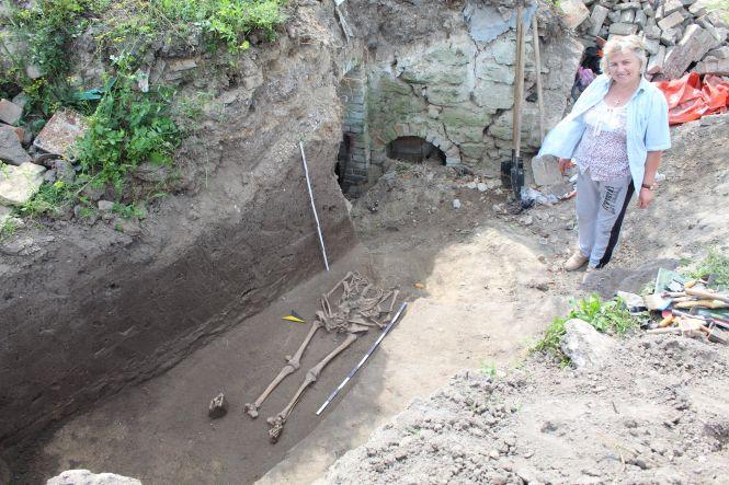 У жителів Тернопільщини на подвір'ї знайшли поховання 12 століття, фото №1 на сайті 20minut.ua