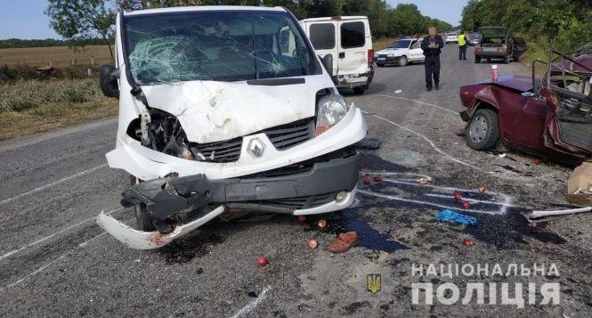 Новини Вінниці - фото з Розтрощені авто та тіла на дорозі. У селі Котюжани сталася жахлива ДТП Розтрощені авто та тіла на дорозі. У селі Котюжани сталася жахлива ДТП, фото №2 на сайті 20minut.ua