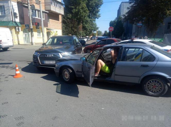 Новини Хмельницького - фото з На Героїв Майдану зіткнулися «BMW» та «Audi» (ФОТО) На Героїв Майдану зіткнулися «BMW» та «Audi» (ФОТО), фото №1 на сайті vsim.ua