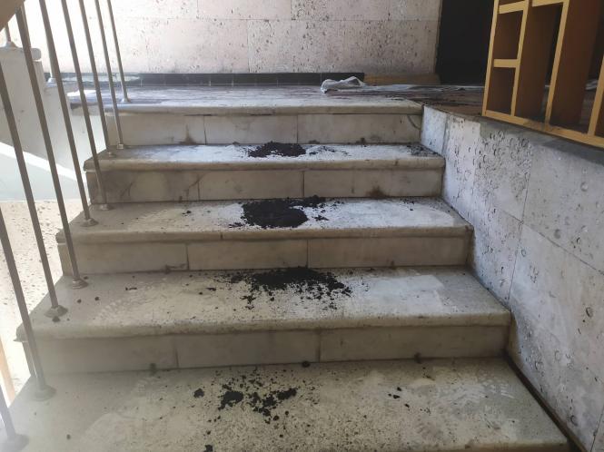 В центрі Хмельницького горів офіс. Людей спускали по драбині, фото №2 на сайті vsim.ua