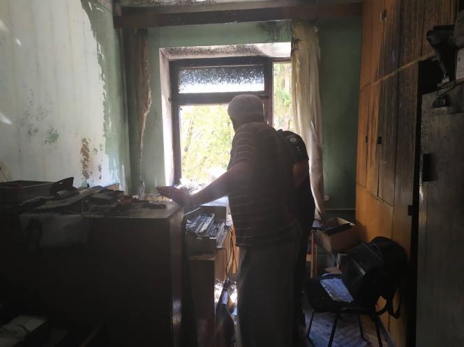 В центрі Хмельницького горів офіс. Людей спускали по драбині, фото №3 на сайті vsim.ua