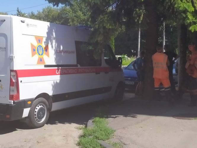 В центрі Хмельницького горів офіс. Людей спускали по драбині, фото №4 на сайті vsim.ua