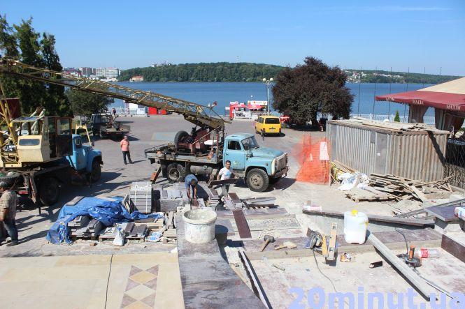 Новини Тернополя - фото з Із підсвіткою та з поручнями: як виглядатимуть сходи за три мільйони біля фонтану “Сльози Гронського” Із підсвіткою та з поручнями: як виглядатимуть сходи за три мільйони біля фонтану “Сльози Гронського”, фото №1 на сайті 20minut.ua