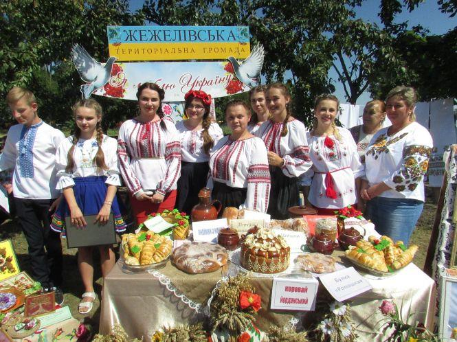 Новини Козятина - фото з В Білопіллі на Спаса Вінниччина святкувала день обрядових хлібів (ФОТО)