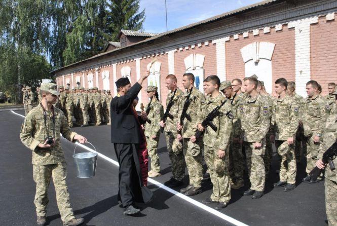 Новини Вінниці - фото з Студенти Вінницького медуніверситету ім. Пирогова прийняли військову присягу Студенти Вінницького медуніверситету ім. Пирогова прийняли військову присягу, фото №1 на сайті 20minut.ua