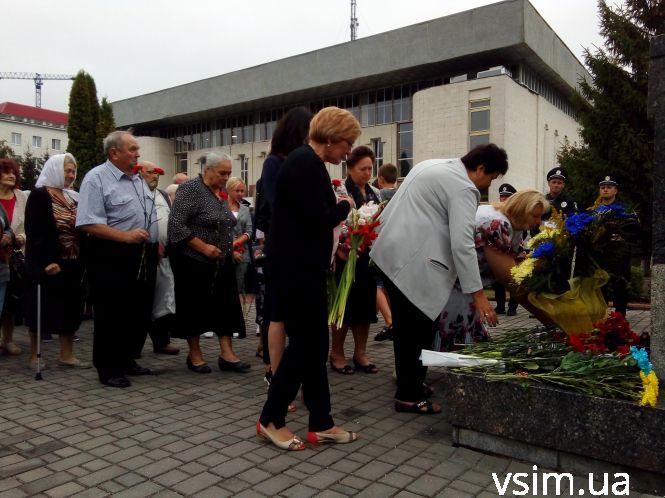 Новини Хмельницького - фото з Квіти для загиблих та зброя для молодих: що відбувалося на Зарічанській (ФОТО, ВІДЕО) Квіти для загиблих та зброя для молодих: що відбувалося на Зарічанській (ФОТО, ВІДЕО), фото №11 на сайті vsim.ua