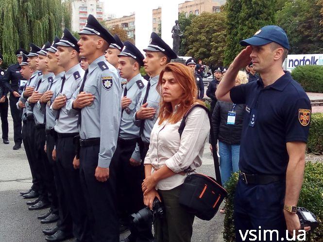 Новини Хмельницького - фото з Квіти для загиблих та зброя для молодих: що відбувалося на Зарічанській (ФОТО, ВІДЕО) Квіти для загиблих та зброя для молодих: що відбувалося на Зарічанській (ФОТО, ВІДЕО), фото №5 на сайті vsim.ua