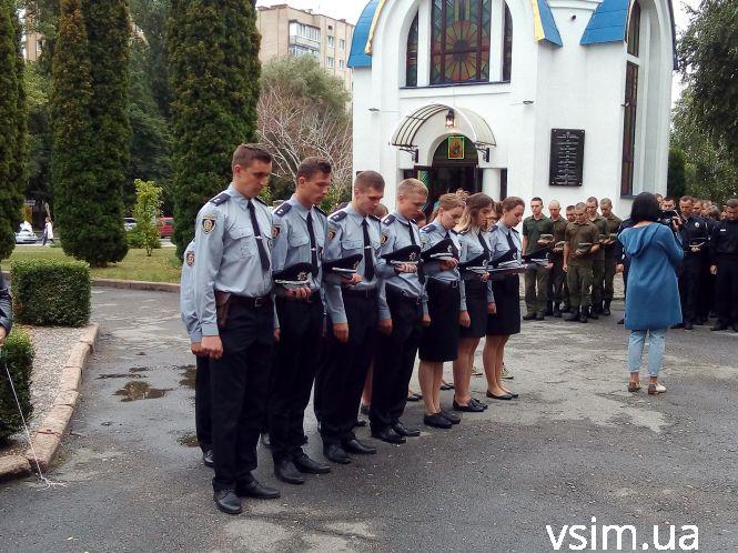 Новини Хмельницького - фото з Квіти для загиблих та зброя для молодих: що відбувалося на Зарічанській (ФОТО, ВІДЕО) Квіти для загиблих та зброя для молодих: що відбувалося на Зарічанській (ФОТО, ВІДЕО), фото №7 на сайті vsim.ua