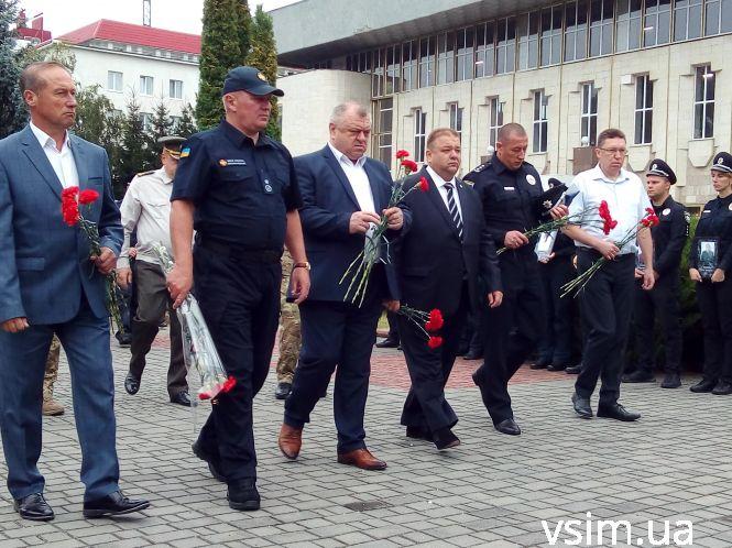 Новини Хмельницького - фото з Квіти для загиблих та зброя для молодих: що відбувалося на Зарічанській (ФОТО, ВІДЕО) Квіти для загиблих та зброя для молодих: що відбувалося на Зарічанській (ФОТО, ВІДЕО), фото №10 на сайті vsim.ua