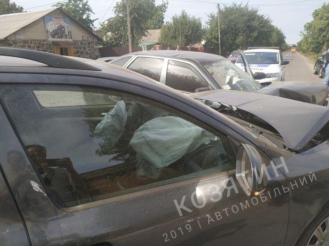 Новини Козятина - фото з ДТП на 8-Гвардійській: пасажири з ранами різного ступеня важкості у лікарні ДТП на 8-Гвардійській: пасажири з ранами різного ступеня важкості у лікарні, фото №2 на сайті 20minut.ua