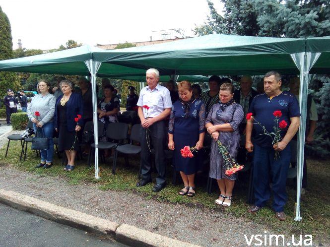 Новини Хмельницького - фото з Квіти для загиблих та зброя для молодих: що відбувалося на Зарічанській (ФОТО, ВІДЕО) Квіти для загиблих та зброя для молодих: що відбувалося на Зарічанській (ФОТО, ВІДЕО), фото №3 на сайті vsim.ua