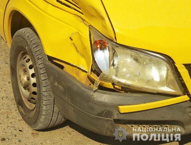 Не пропустив мікроавтобус: в аварії на Тернопільщині постраждав 20-річний мотоцикліст, фото №1 на сайті 20minut.ua
