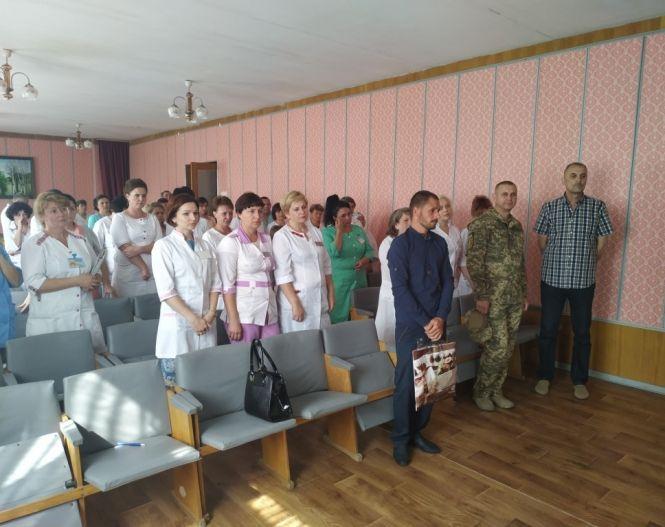 Новини Козятина - фото з Матері загиблого в зоні АТО козятинського героя Максима Олексюка вручили орден «За мужність» ІІІ ступеня Матері загиблого в зоні АТО козятинського героя Максима Олексюка вручили орден «За мужність» ІІІ ступеня, фото №1 на сайті 20minut.ua