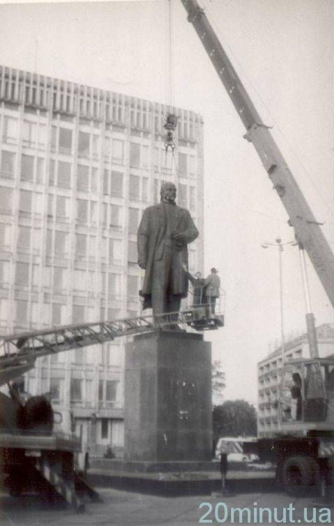 Новини Вінниці - фото з Секс-шоп, Ленін та поклади золота. Чим жила Вінниця у перший рік незалежності Секс-шоп, Ленін та поклади золота. Чим жила Вінниця у перший рік незалежності, фото №2 на сайті 20minut.ua
