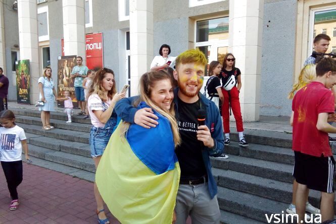 У центрі Хмельницького влаштували кольоровий пробіг свободи (ФОТО, ВІДЕО), фото №1 на сайті vsim.ua