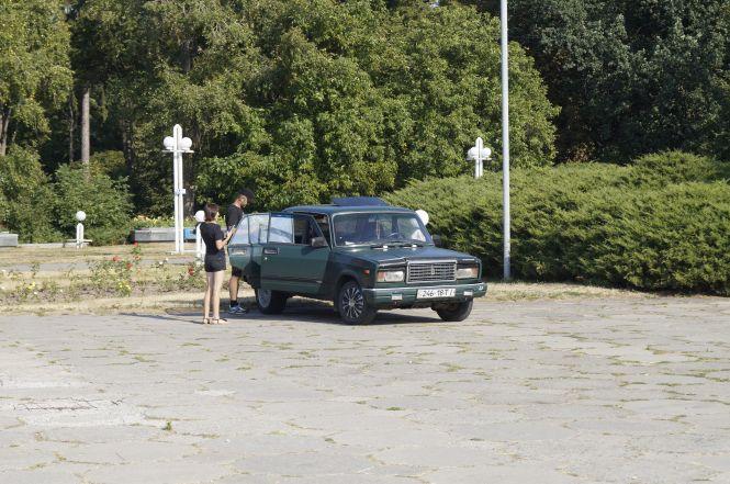 Новини Вінниці - фото з Десять BMW та Жигуль. Біля Книжки зібрали ретро тусовку Десять BMW та Жигуль. Біля Книжки зібрали ретро тусовку, фото №3 на сайті 20minut.ua