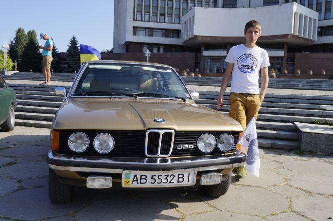 Новини Вінниці - фото з Десять BMW та Жигуль. Біля Книжки зібрали ретро тусовку Десять BMW та Жигуль. Біля Книжки зібрали ретро тусовку, фото №2 на сайті 20minut.ua