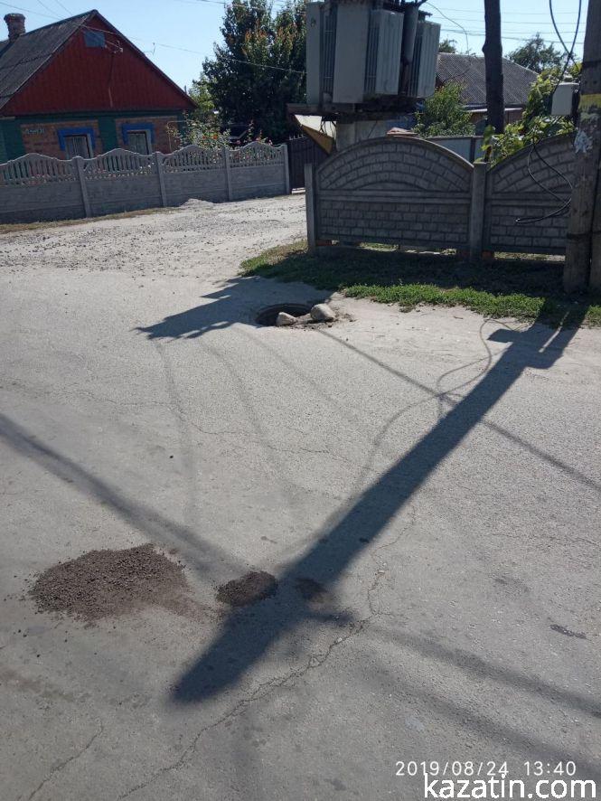 Новини Козятина - фото з Фото дня: небезпечний люк по вулиці Г. Сковороди, неподалік школи №5 Фото дня: небезпечний люк по вулиці Г. Сковороди, неподалік школи №5, фото №3 на сайті 20minut.ua